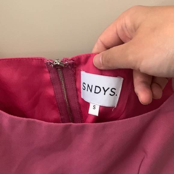 SNDYS Cropped Top. Size Small - Picture 3 of 8